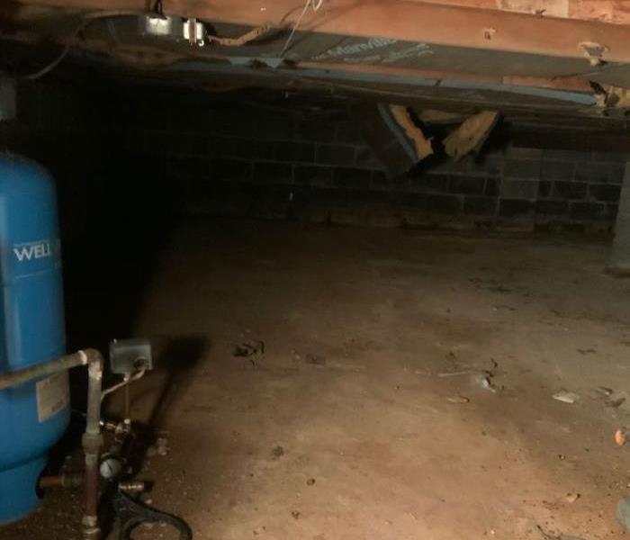 Dry crawl space with clean floor